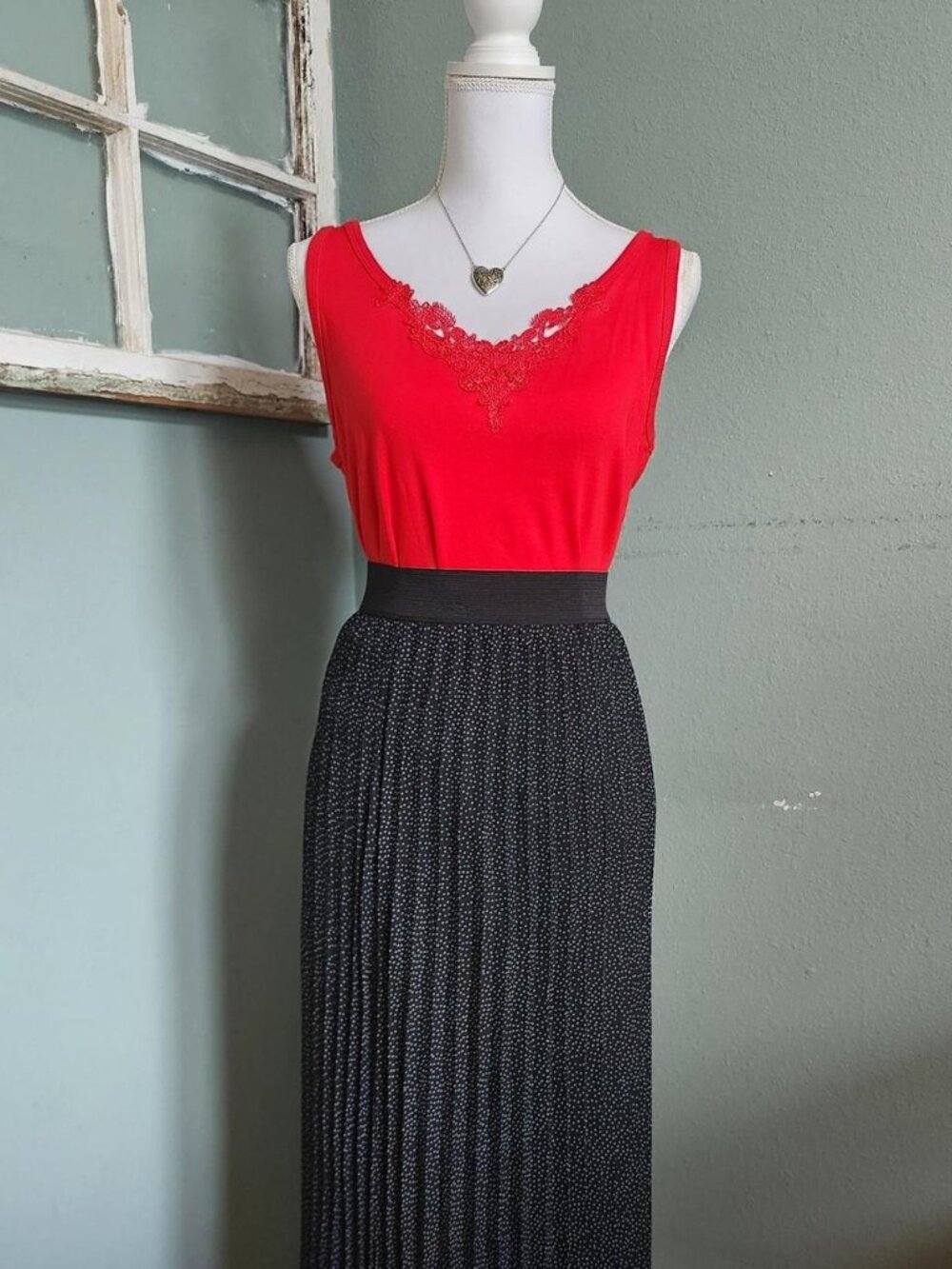 Women's Black and White Pleated Skirt